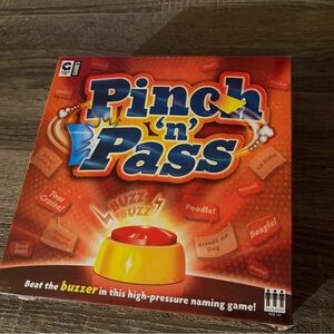 🆕 Brand New Pinch 'N' Pass Family Board Game ~ Brand New ~ Sealed Box